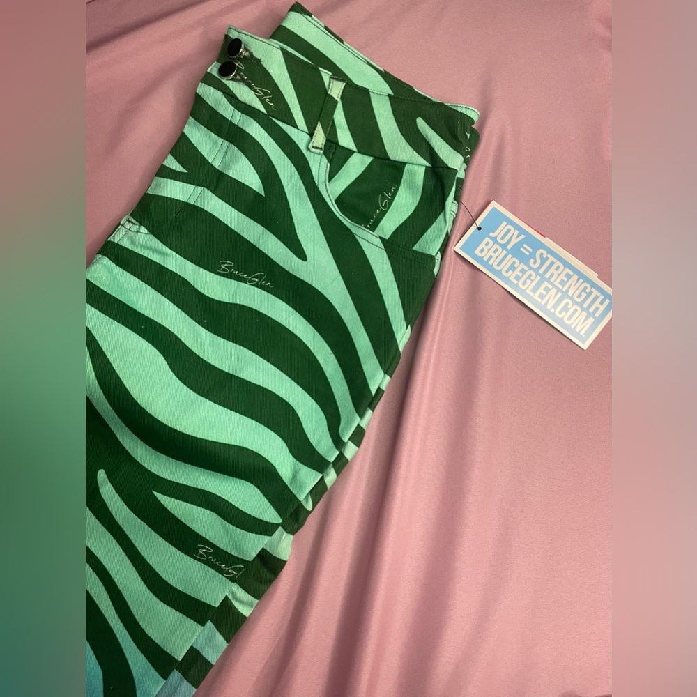 NWT BruceGlen Women's Printed Flare Jeans - Hunter Zebra Sz 14 Unique ombre - Picture 3 of 8
